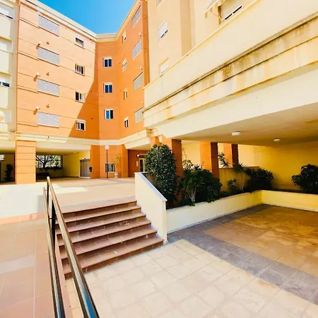 Vivienda De Vacaciones Con Piscina Y Wifi En Teatinos Malaga